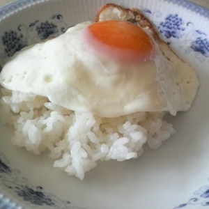 トローリ・コリコリ　和風目玉焼き丼